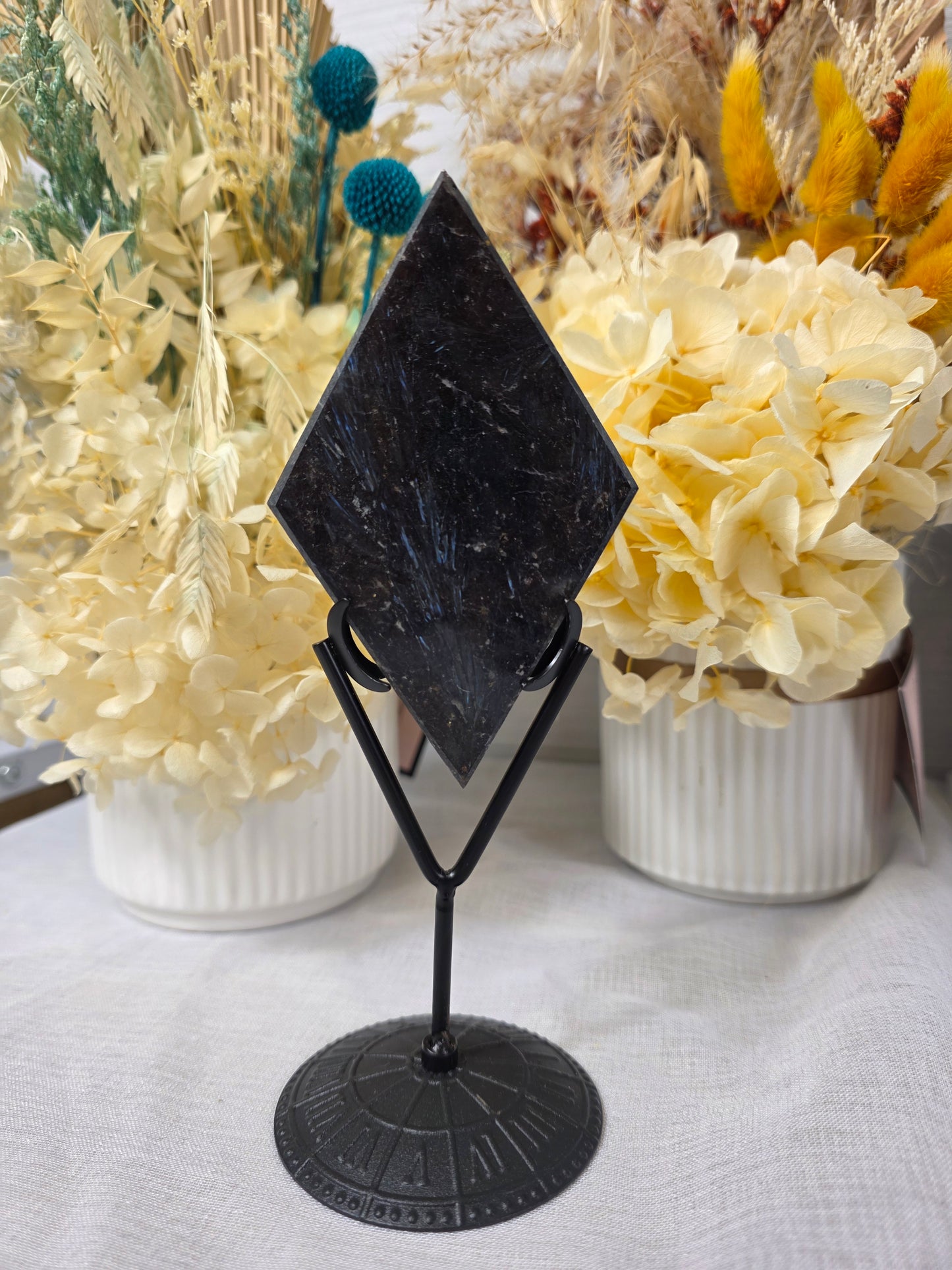 astrophyllite fireworks diamond (e)