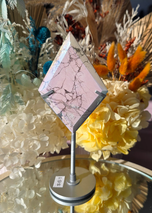 Aura Howlite Diamon