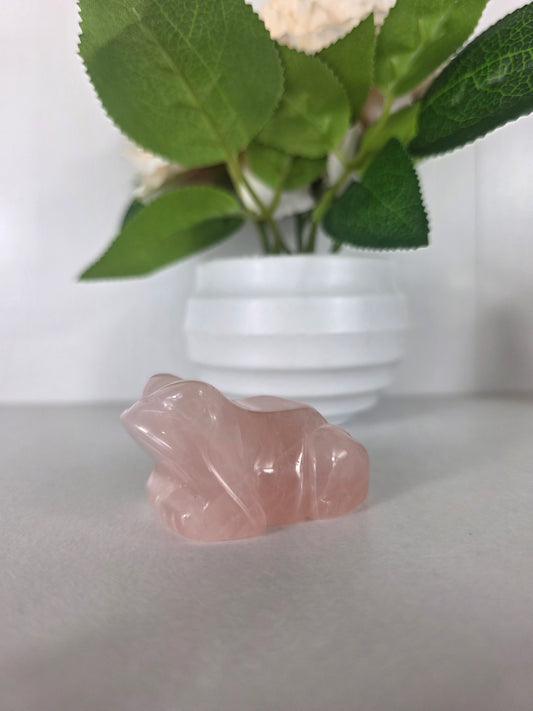 Rose quartz frog carving