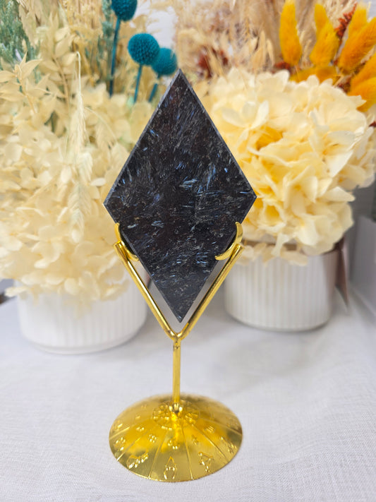 astrophyllite fireworks diamond (c)