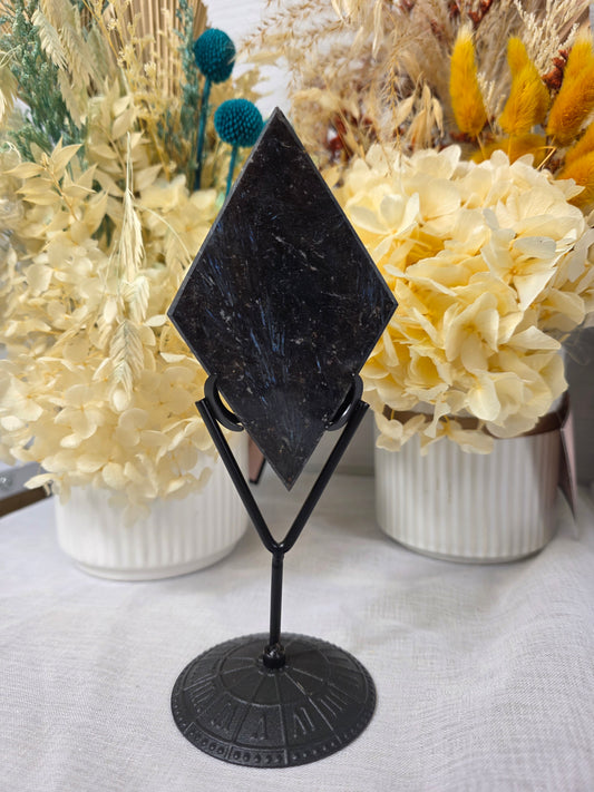 astrophyllite fireworks diamond (e)