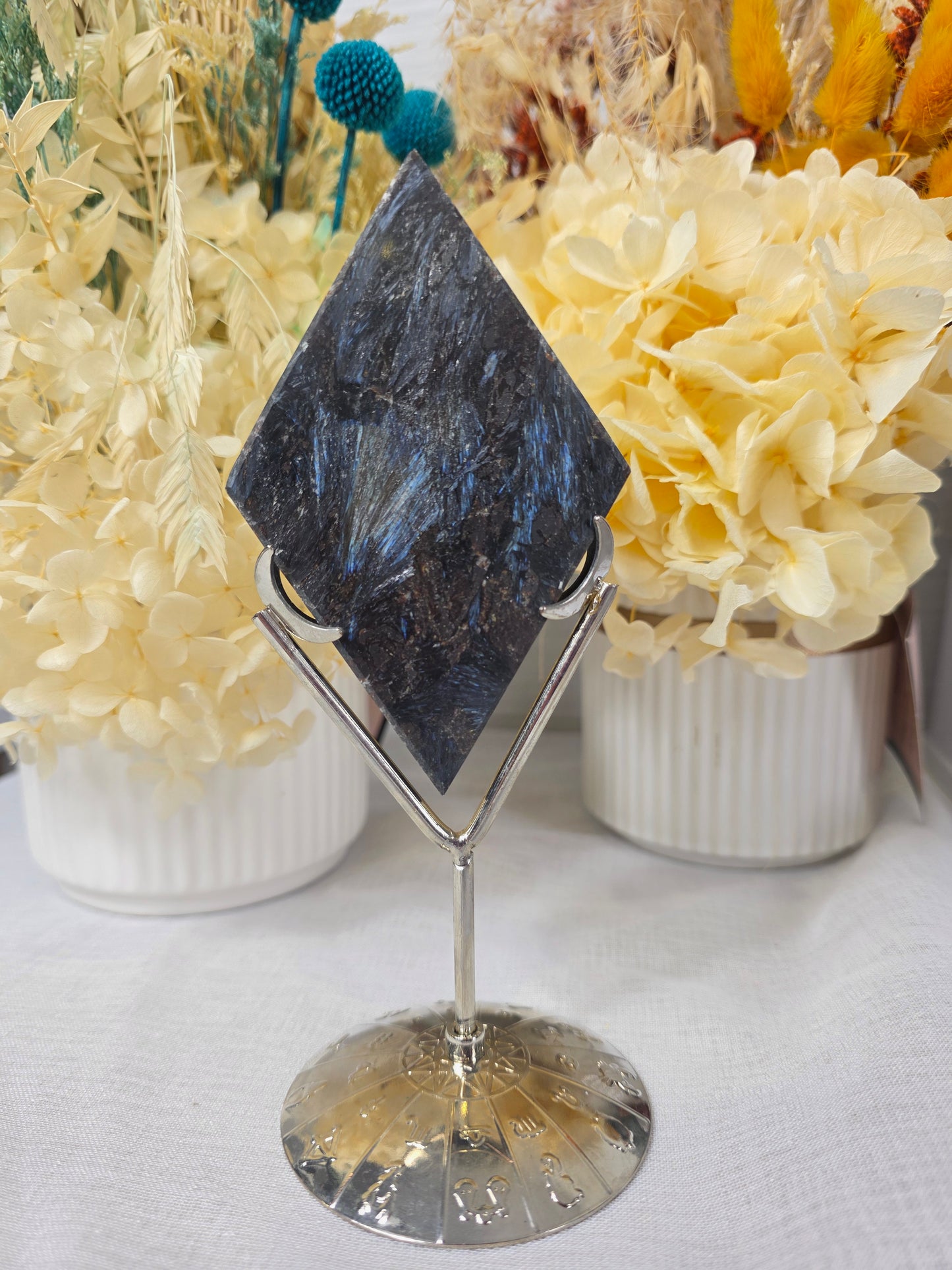 astrophyllite fireworks diamond (f)