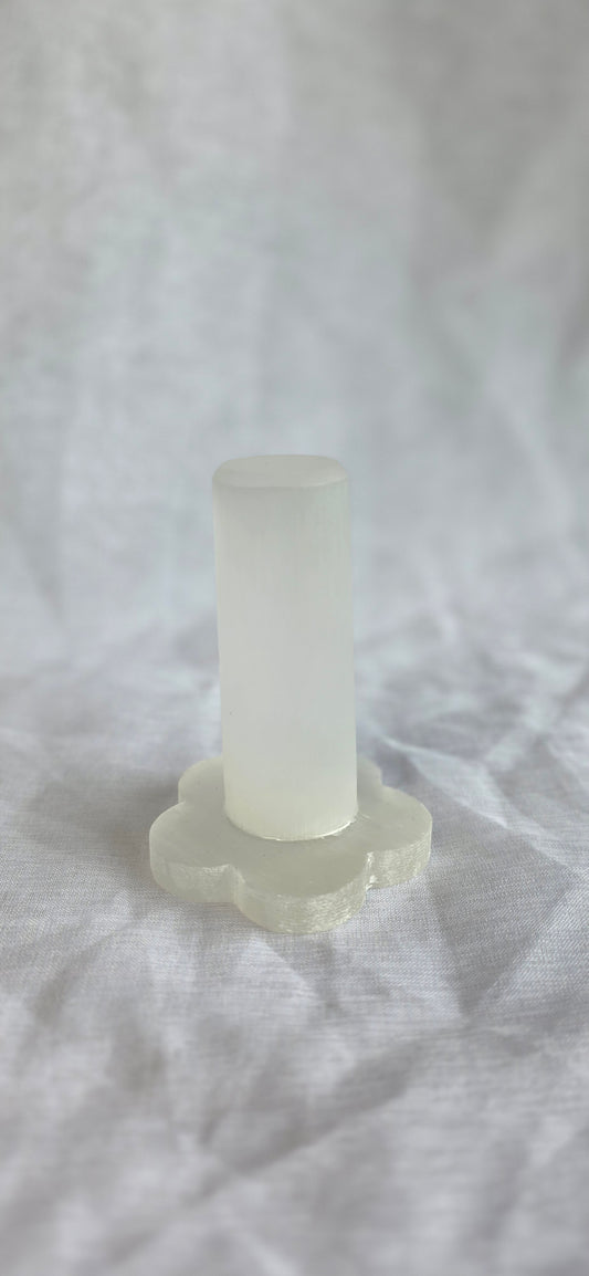 Selenite bracelet holder flower base